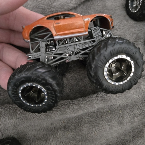 Hot Wheels Monster Trucks Bundle Toys (8) Variety Lot - Picture 6 of 9